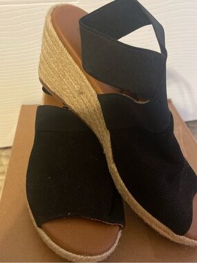 Sonoma Good for life Woman’s Black Wedge Espadrille Sandals  6.5 - Women